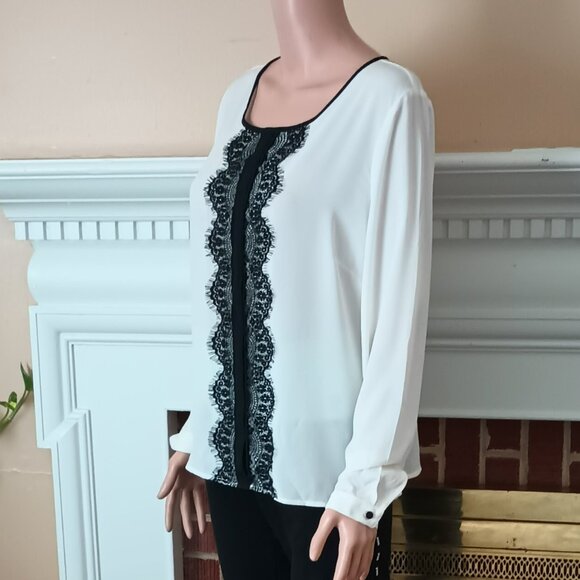 Covington White Pleated Blouse M with Black Lace Trim Long Button Sleeve Top - Picture 1 of 9